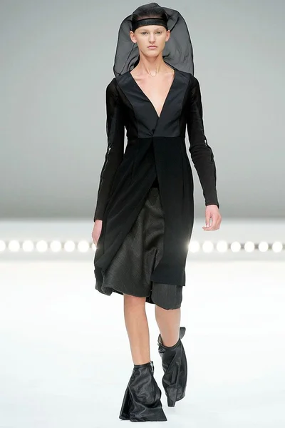 Look 15